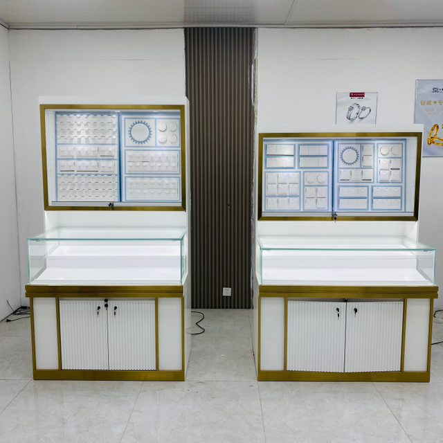 Elegante gabinete de exhibición de joyería de artesanía