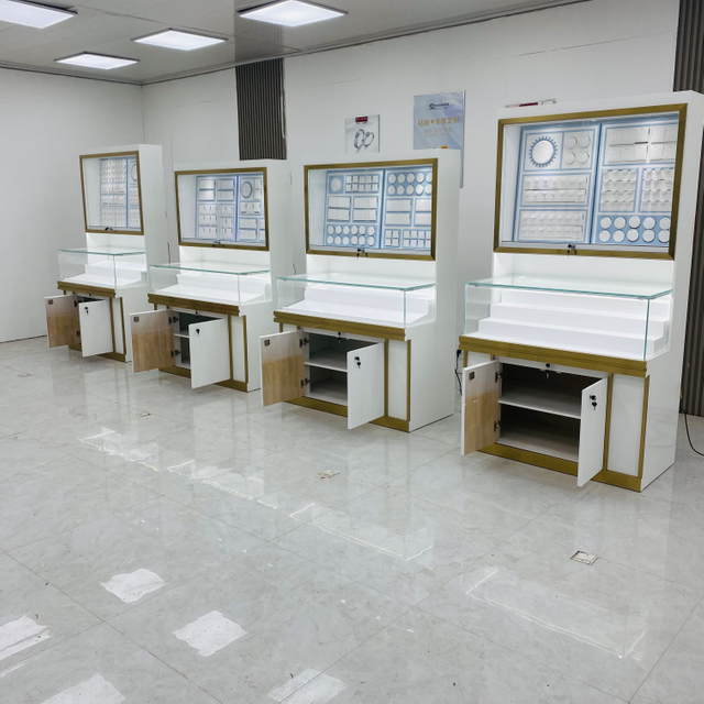 Elegante gabinete de exhibición de joyería de artesanía