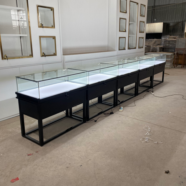 Gabinete de exhibición de joyas negras